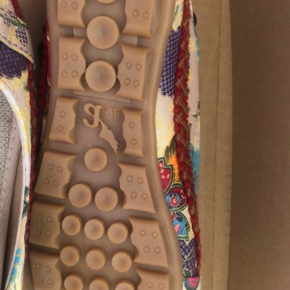 Shoes - Picture 3 of 4
